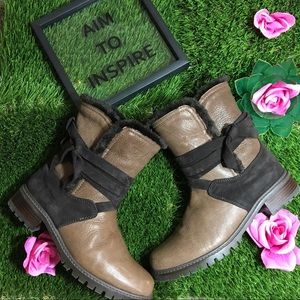 🔥STUART WEITZMAN chocolate fur trim ankle boots